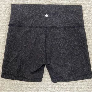 Lululemon Wunder train shorts